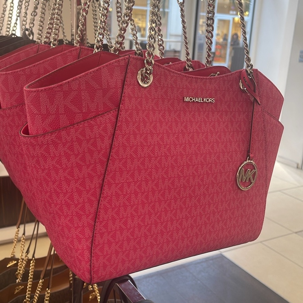 Michael Kors Pink Jet Set Travel Lg Signatr Logo Chain Shoulder Tote
Dragonfruit - Picture 13 of 16